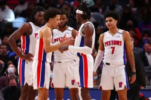 雷霆vs勇士首发出炉：库里缺阵，SGA搭档杰威（雷霆对阵勇士首发确认：库里缺席，SGA携手杰威）