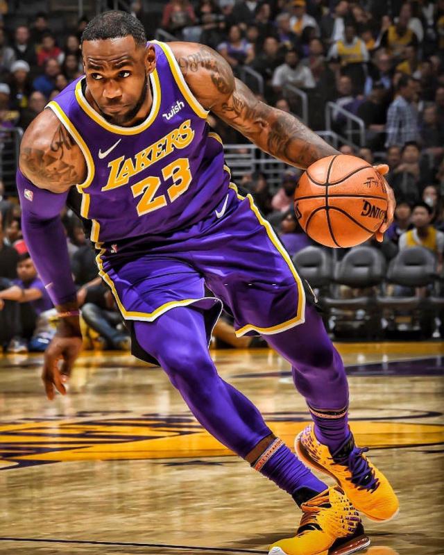 半场战报：拜仁3-0勒沃库森，格纳布里、雅克松破门（上半场拜仁3-0领先勒沃库森，格纳布里、雅克松相继破门）