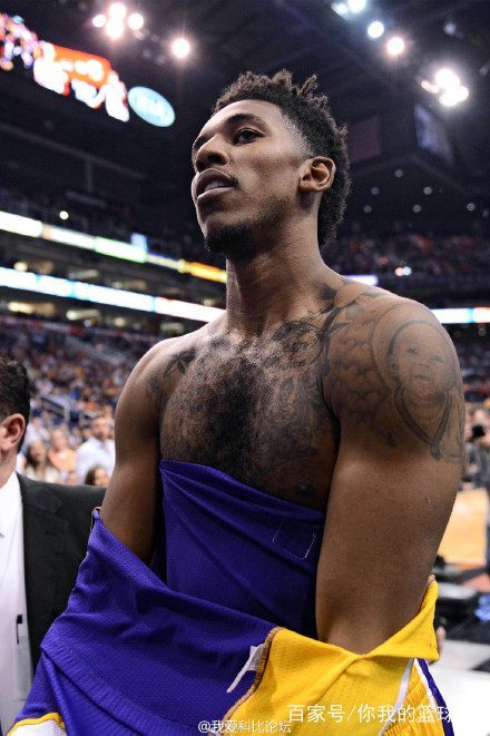 记者：球员间有梅西和德保罗这般挚友很棒，球队间有就很怪了（记者：梅西-德保罗式挚友放在球员间很美好，放到球队间就显得怪了）