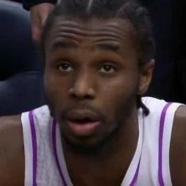 罗德里戈抗议裁判判罚：你必须尊重我们，看看你在哪里（罗德里戈质疑判罚怒斥裁判：请尊重我们，看看你的位置）