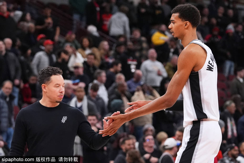 有消息称萨拉赫“很不高兴”，因为他不会在利物浦待满“六个月”。（传萨拉赫心情不佳：因无法在利物浦待满半年）