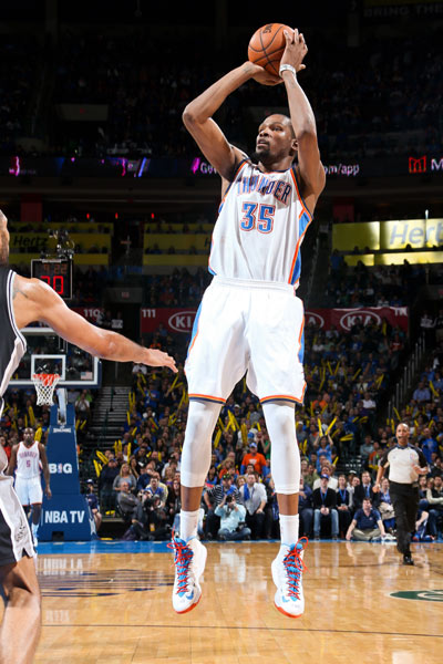 西班牙队连续30场正式比赛保持不败，打破队史纪录（西班牙队30场正式赛不败，创队史新高）