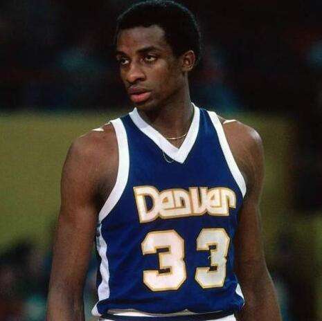 荣获迈阿密城市钥匙，梅西晒照：非常感谢迈阿密市的认可（梅西获赠迈阿密城市钥匙并晒照：感谢这座城市的认可）