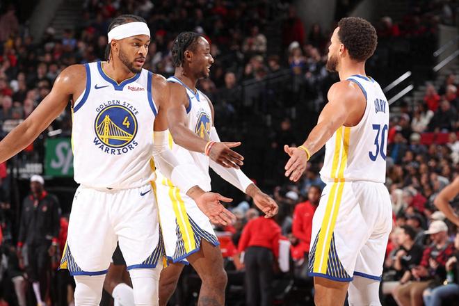 从天堂到地狱，索博在2-1领先后疯狂庆祝，被绝杀后伤心落泪（领先2-1狂欢，遭绝杀泪洒赛场：索博的冰火两重天）