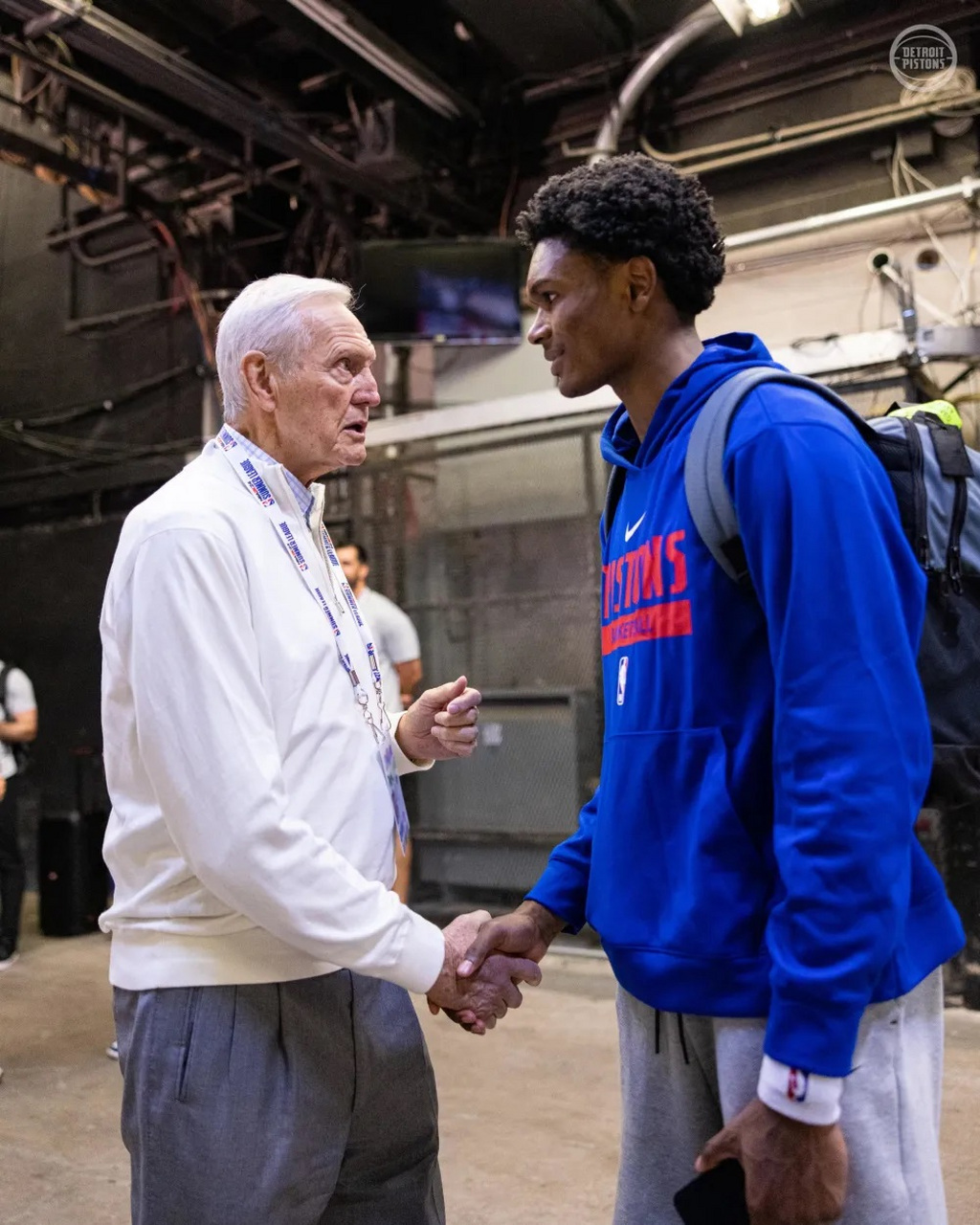 托尼：前锋不应在无意义的跑动上浪费精力，而是更专注于进球（托尼：前锋要减少无效跑动，把精力用在破门得分上）